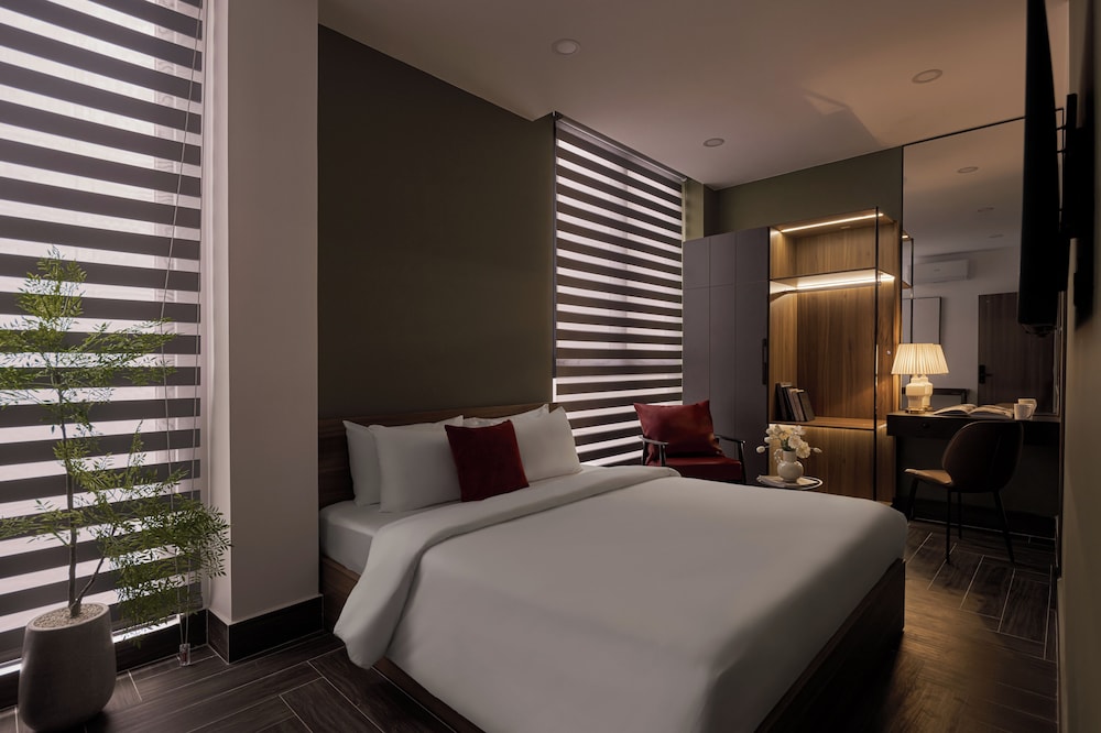 Deluxe Queen Room