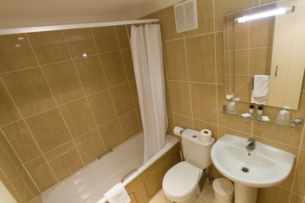 Family Room (X 4) - Photo 5