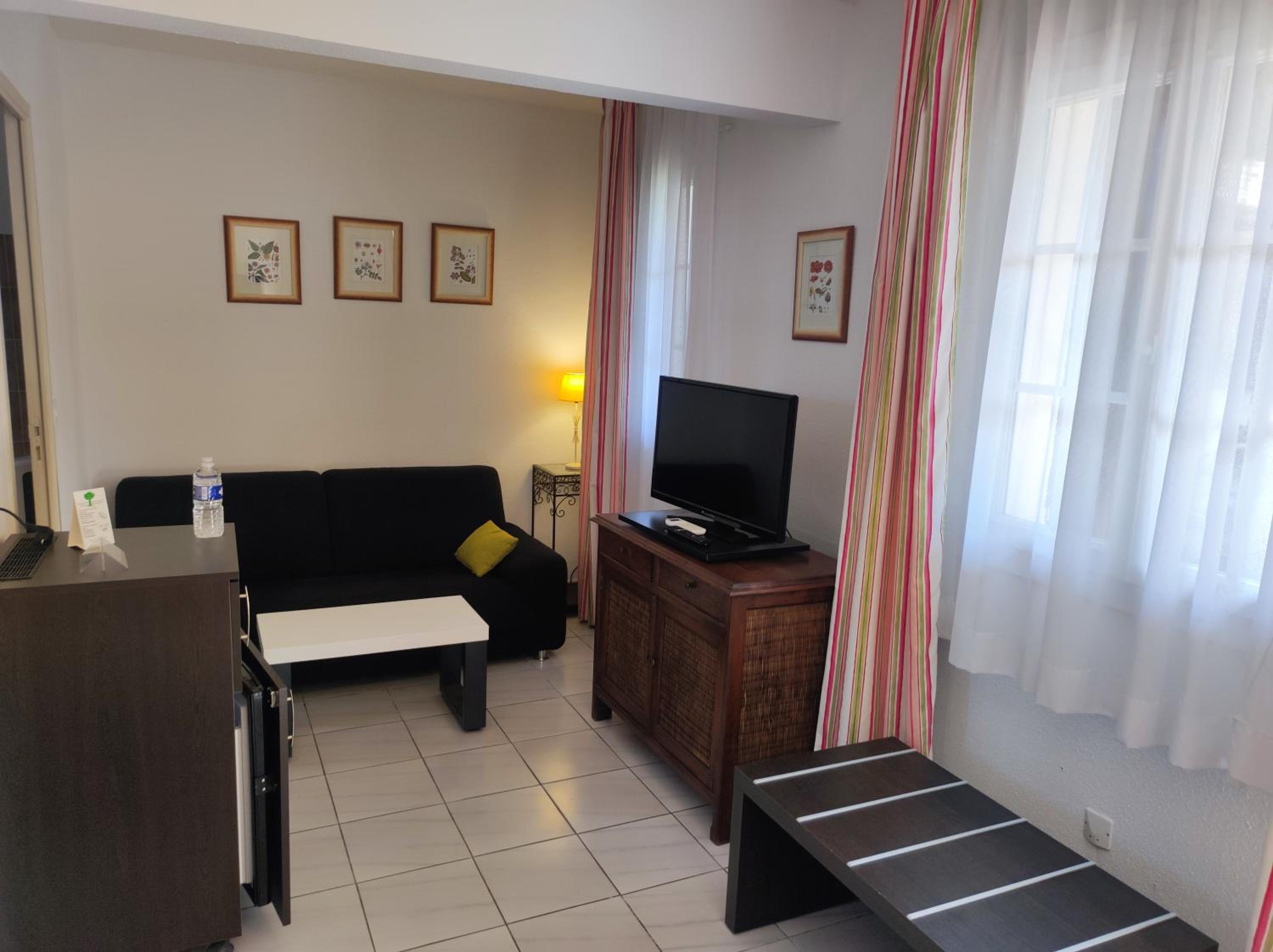 Standard Twin Room with Sofa photo 2