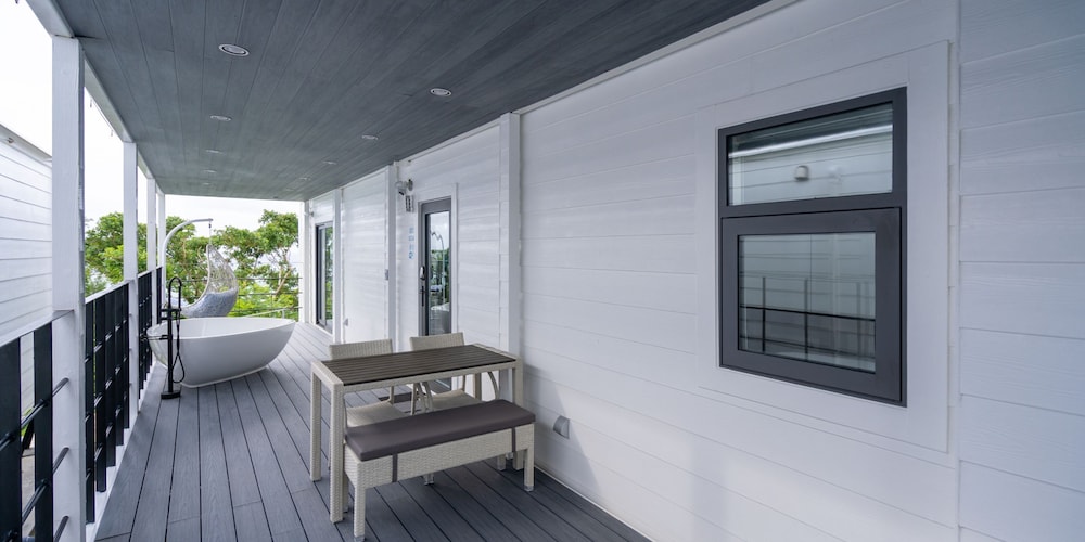 Ocean Window Room, Non Smoking - Photo 11