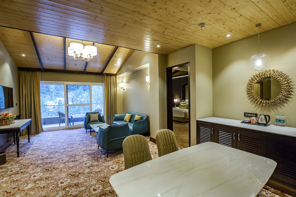Superior Suite (Devdaar Suite) - Photo 6