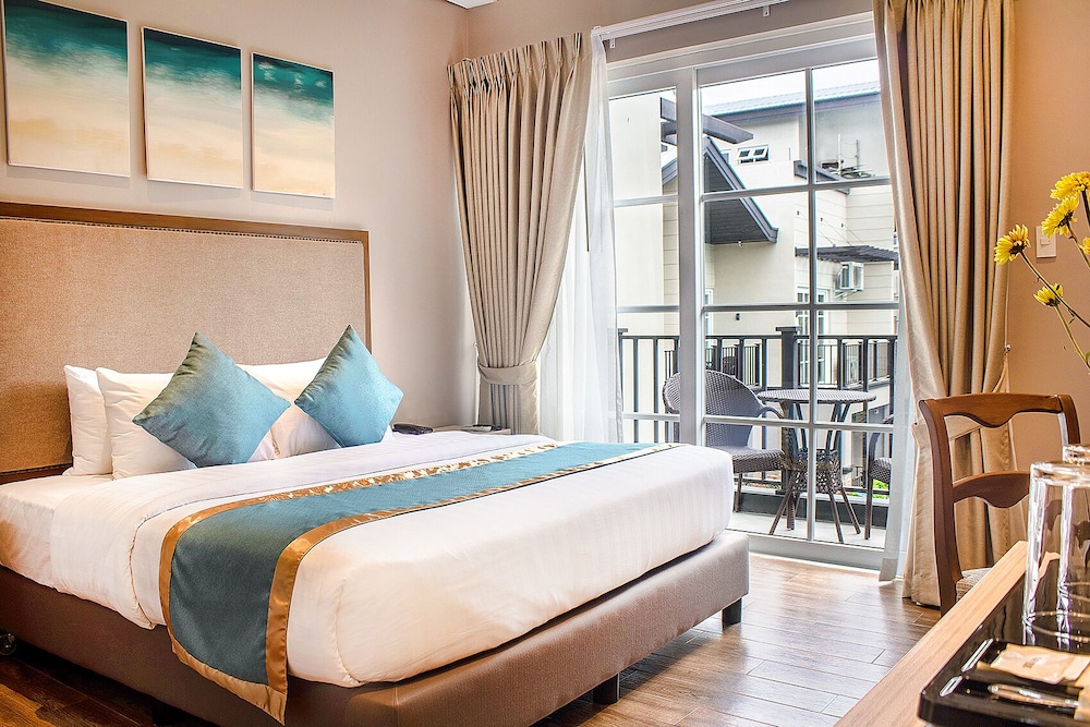 Deluxe Room, 1 King Bed - Photo 1