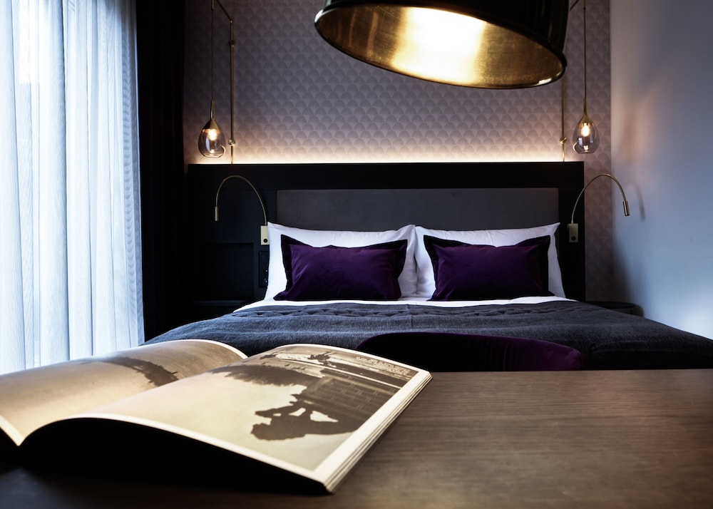 Standard Room, 1 Queen Bed - Photo 1