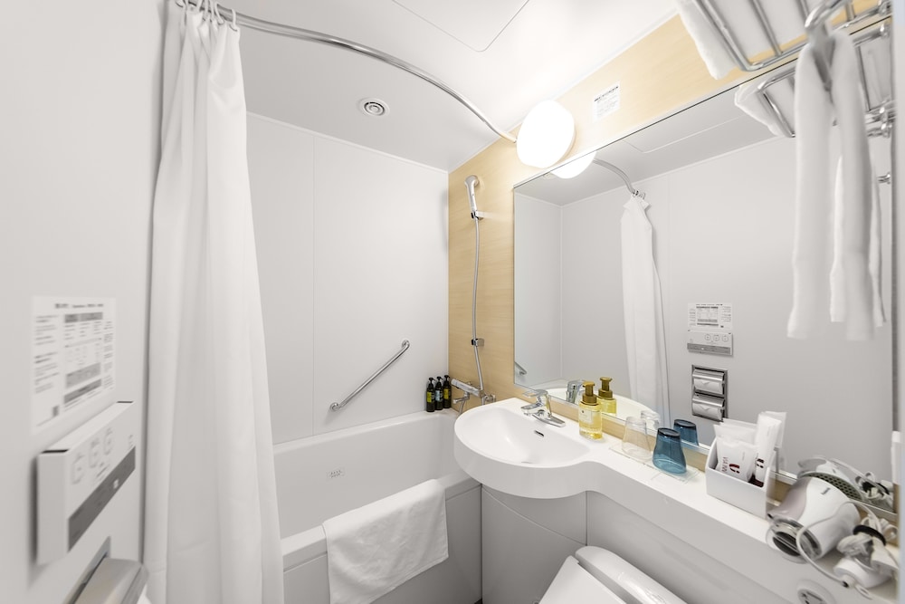 Basic Twin Room, Non Smoking - Photo 8