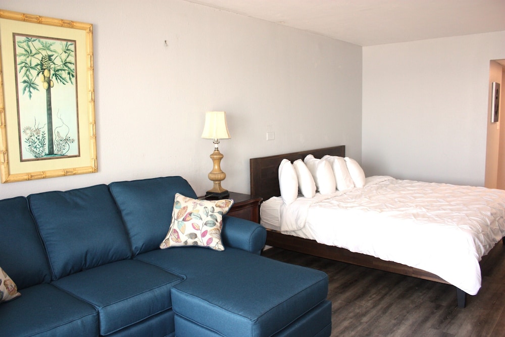 Superior Condo, Accessible, Ensuite (BP King Studio)