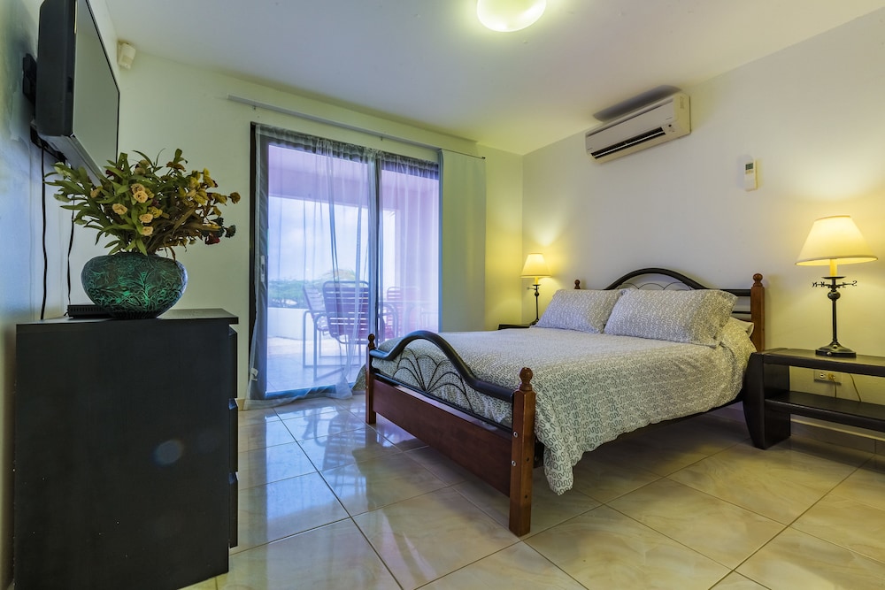 Comfort Apartment, 2 Bedrooms, Poolside photo 3
