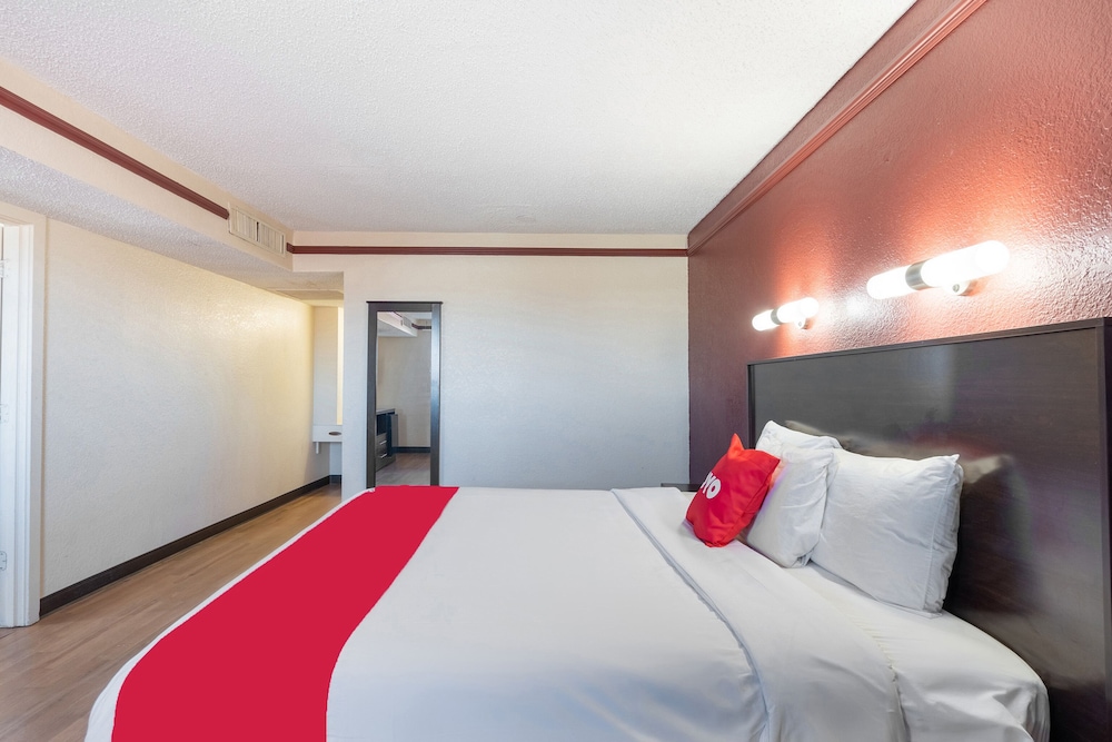 Room, 1 Queen Bed, Smoking photo 2