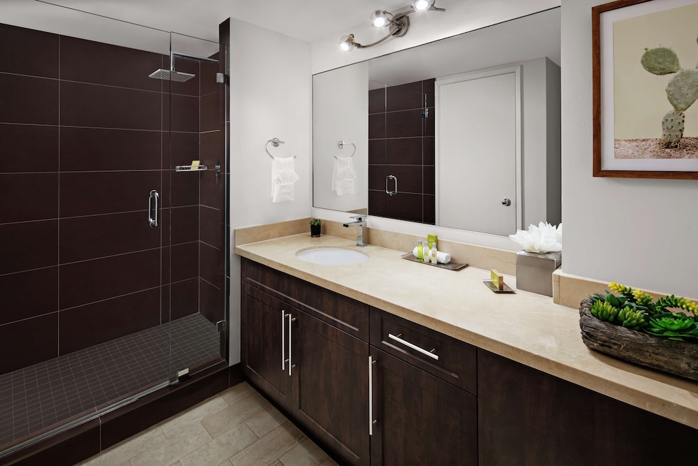 Penthouse, 4 Bedrooms (Condo)