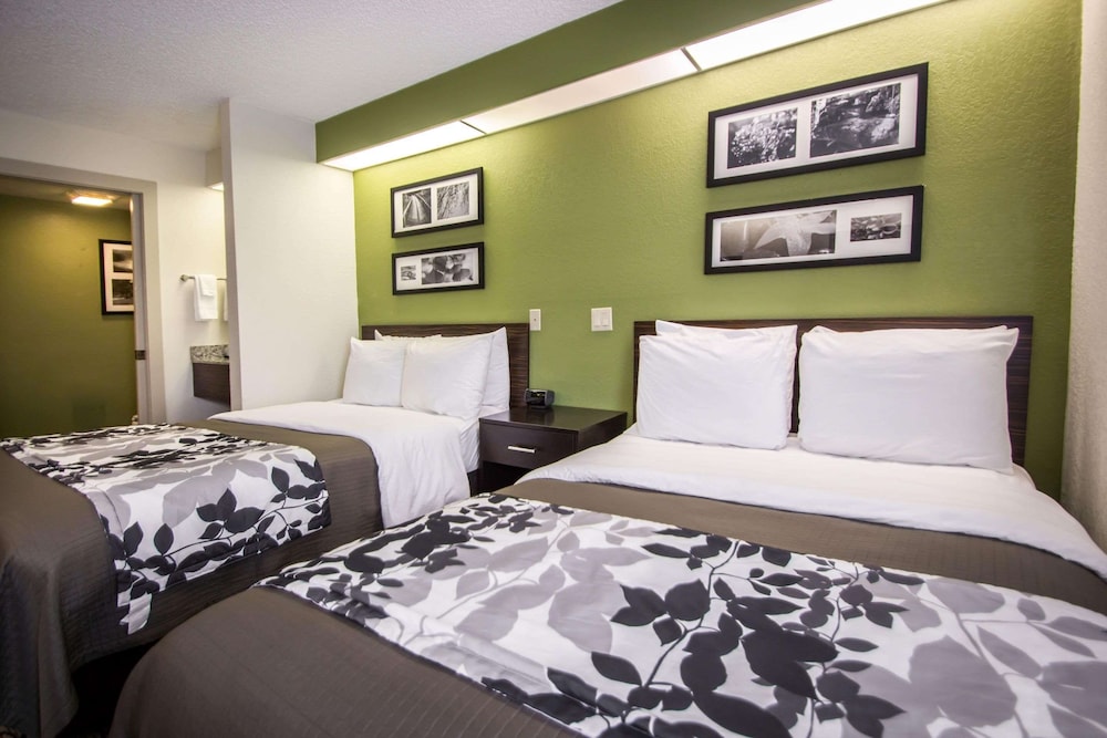 Standard Room, 2 Double Beds, Non Smoking - Photo 10