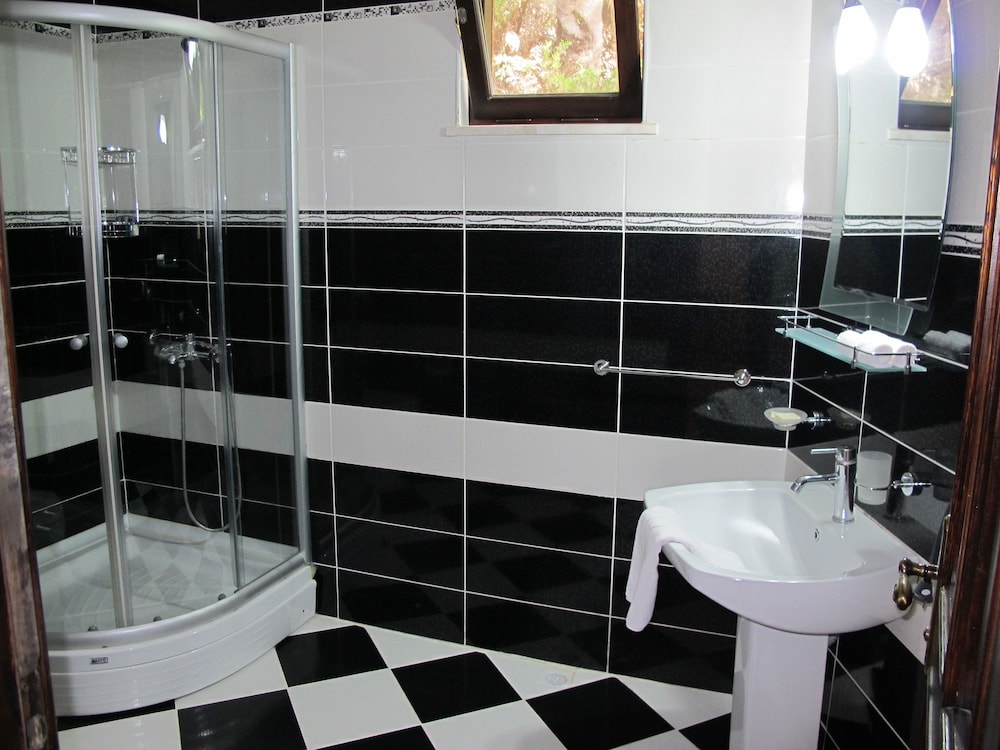 Standard Triple Room - Photo 6