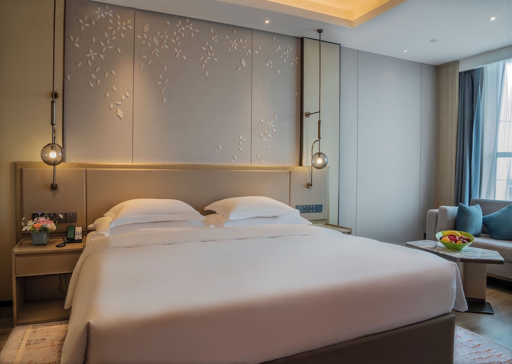 Standard Room, 1 King Bed - Photo 7
