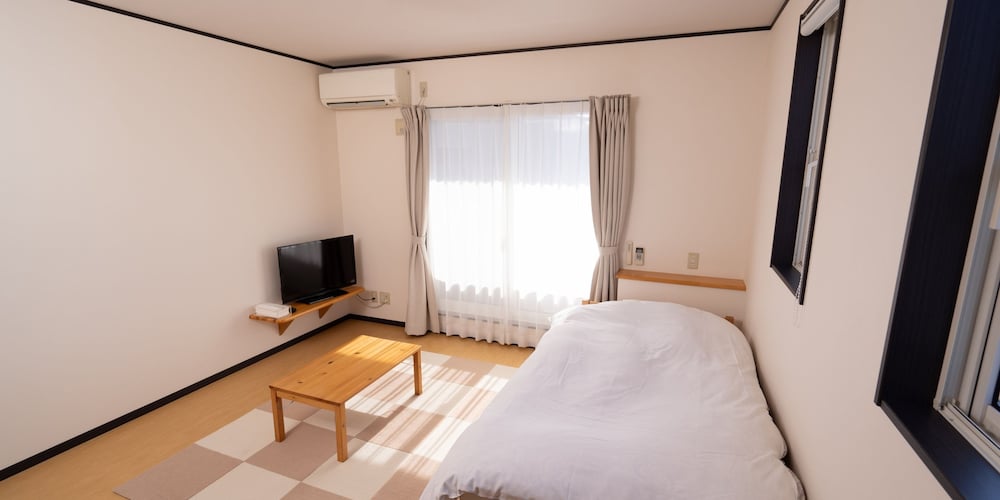 Single Room, Smoking