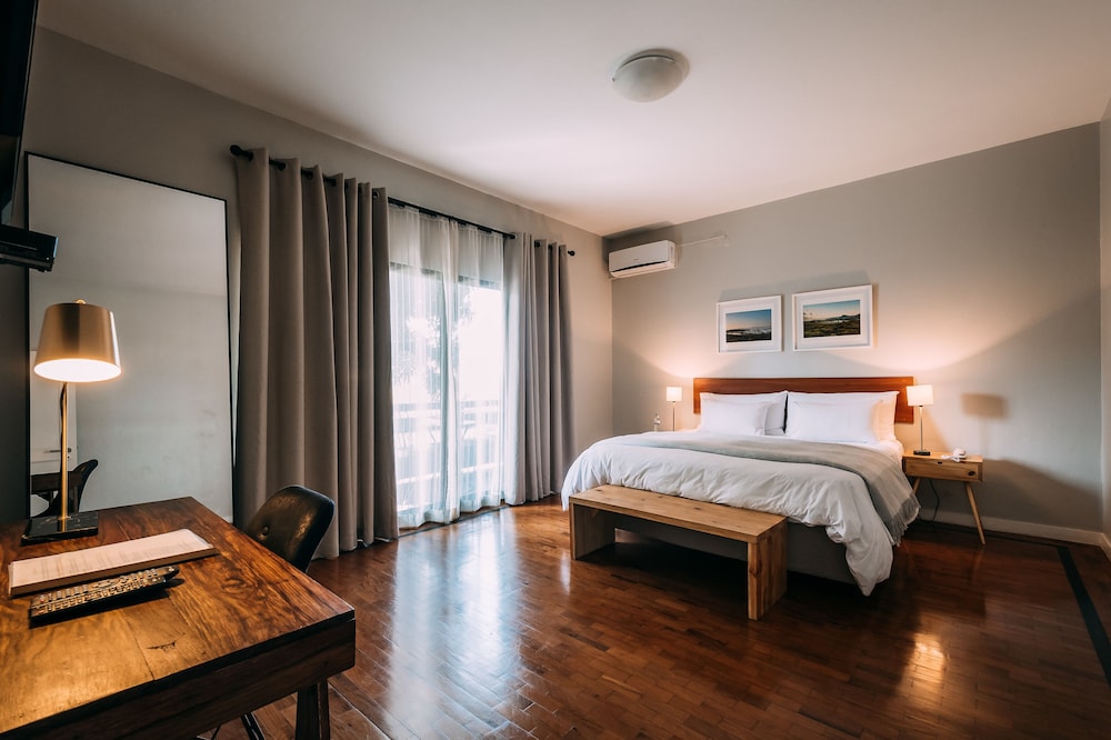Suite, 1 King Bed photo 2