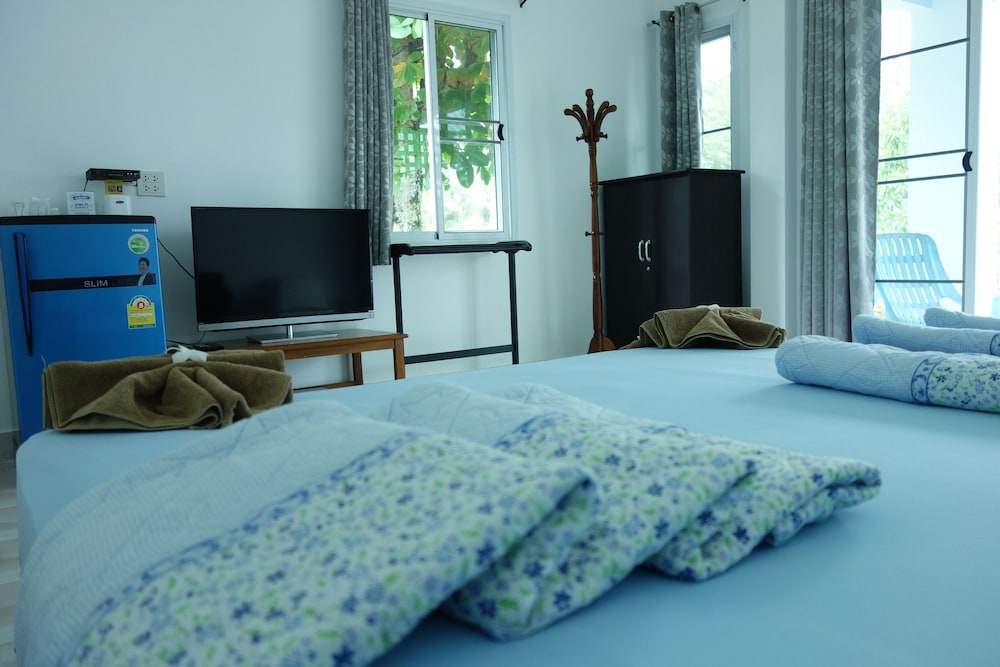 Superior Bungalow, 1 King Bed, Partial Sea View photo 3