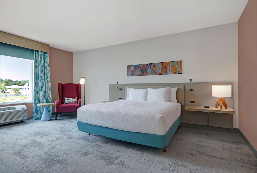 Room, 1 King Bed, Accessible, Bathtub - Photo 2