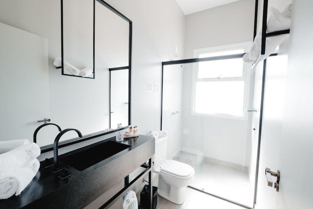 Suite 01 - Photo 6