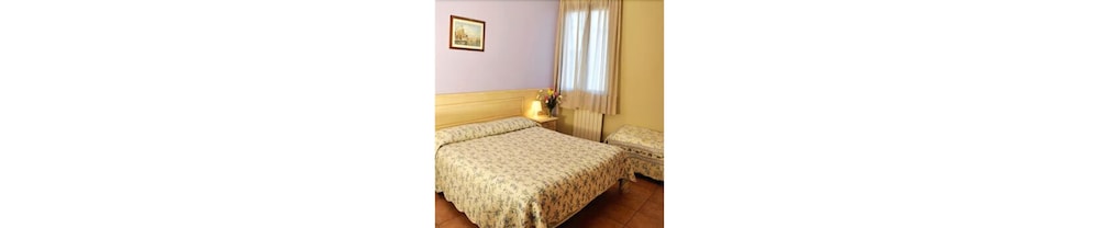 Economy Triple Room, Shared Bathroom photo 3