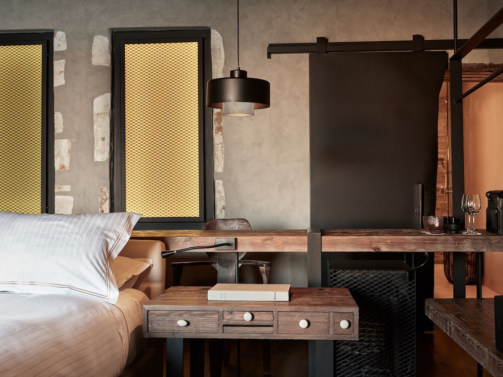 Industrial Suite with sea view photo 3