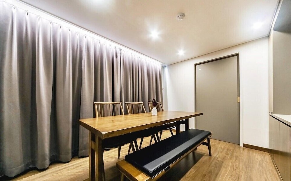 Luxury Suite - Photo 13