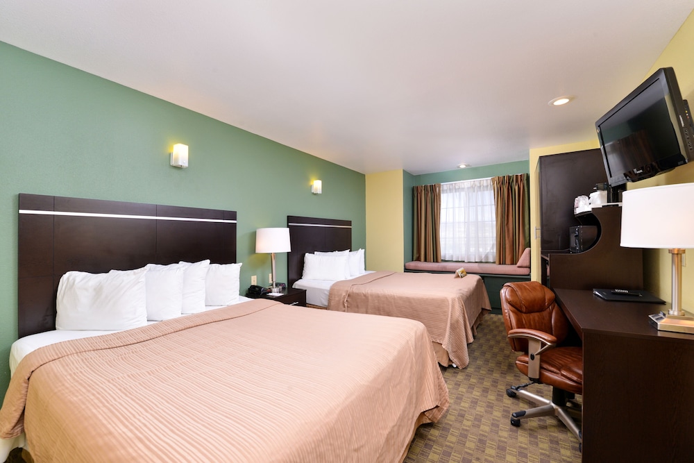 Standard Room, 2 Queen Beds, Non Smoking - Photo 7