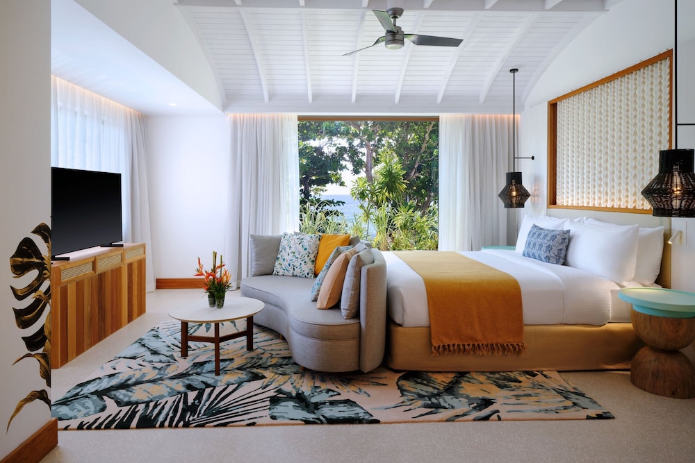 Signature Suite, 1 King Bed, Patio, Sea View - Photo 2