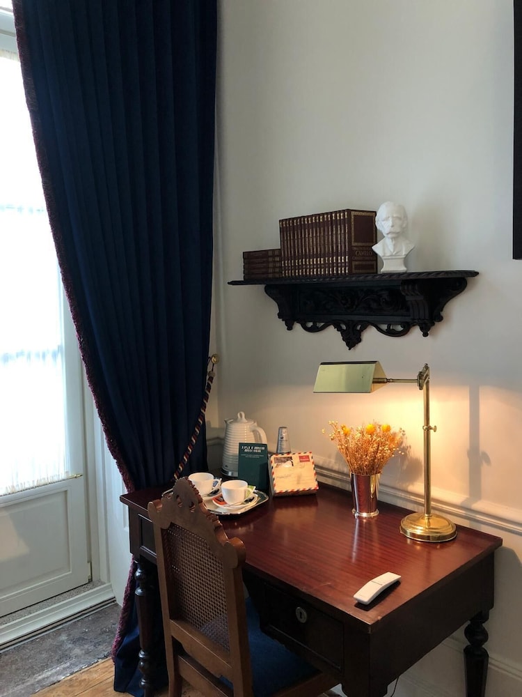 Deluxe Room - Photo 2