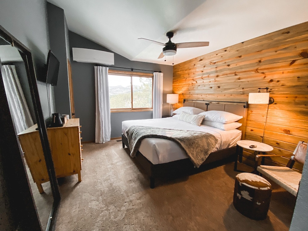 Blue Spruce Room (Adults Only)