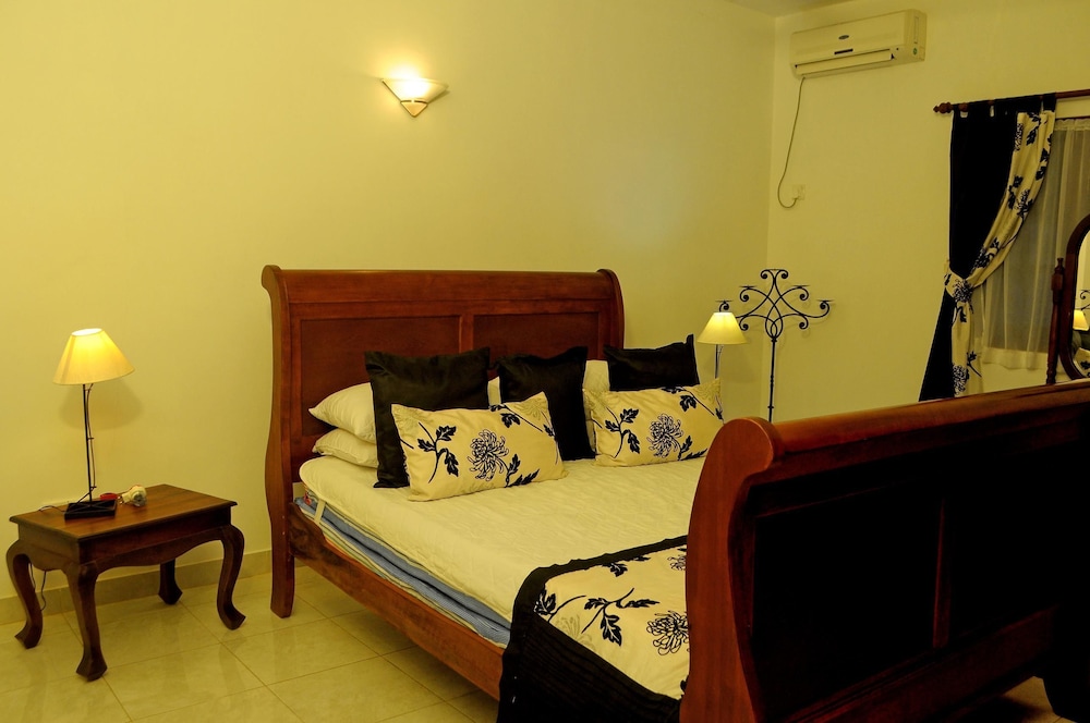 Deluxe Double Room, 1 King Bed, Non Smoking, Pool View