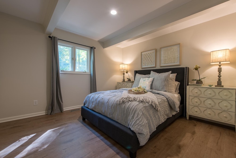 House, Multiple Beds (No Wake Zone)