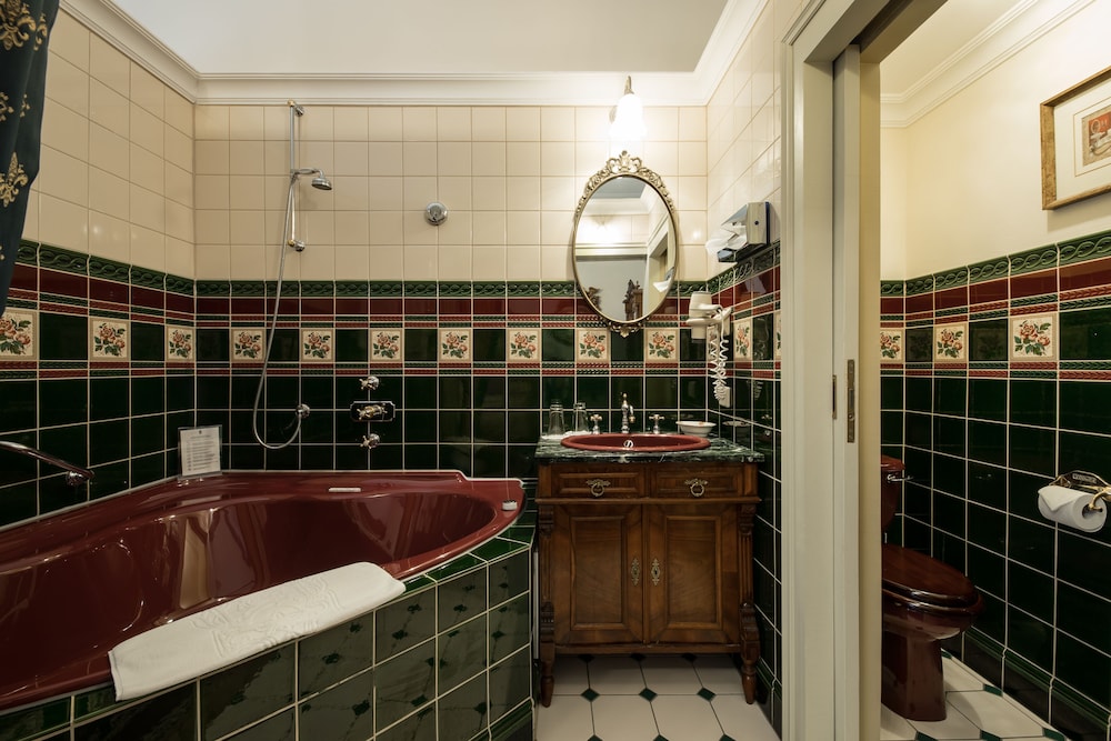 Junior Suite, Jetted Tub - Photo 13