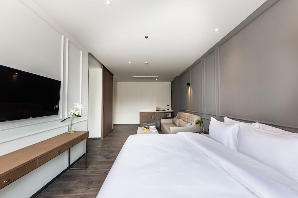 Deluxe Double Room, Pool View - Photo 3