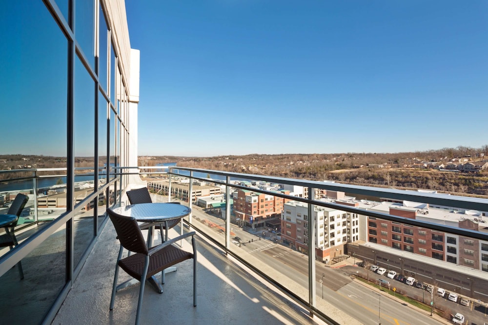 One Kng Superior Condo Balcny photo 1