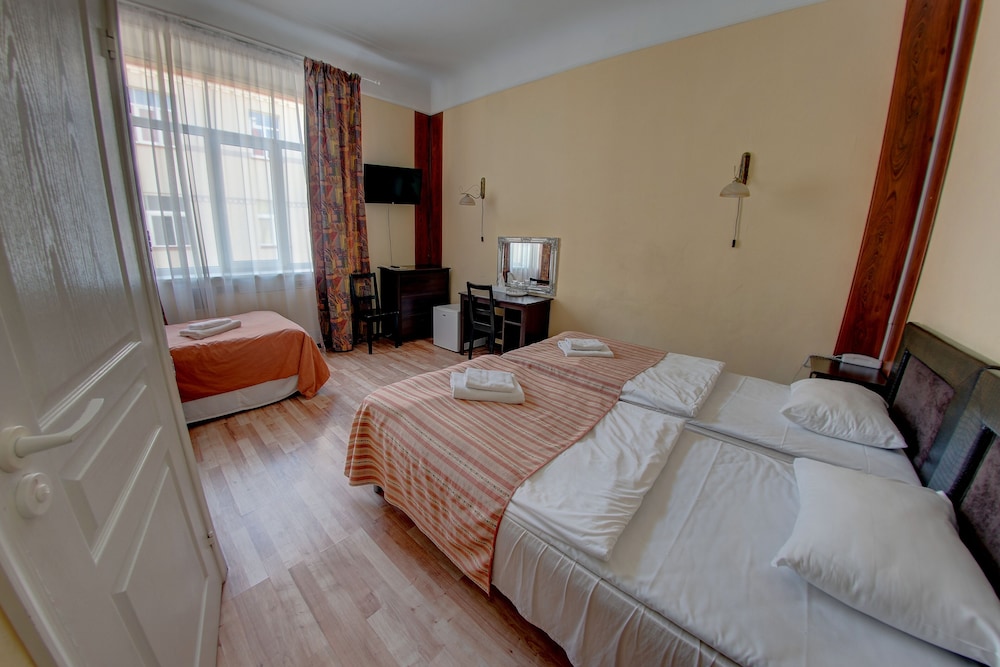 Triple Room, 3 Twin Beds - Photo 11
