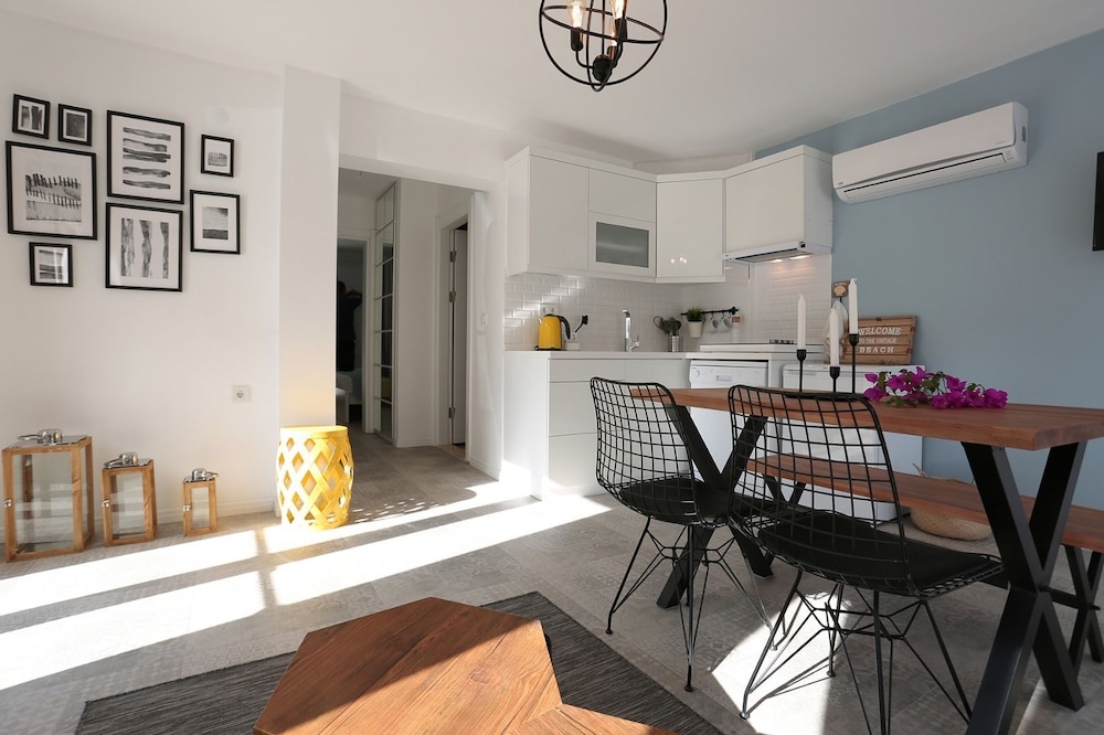 Design Apartment, 1 Bedroom, Kitchen, Ground Floor photo 2