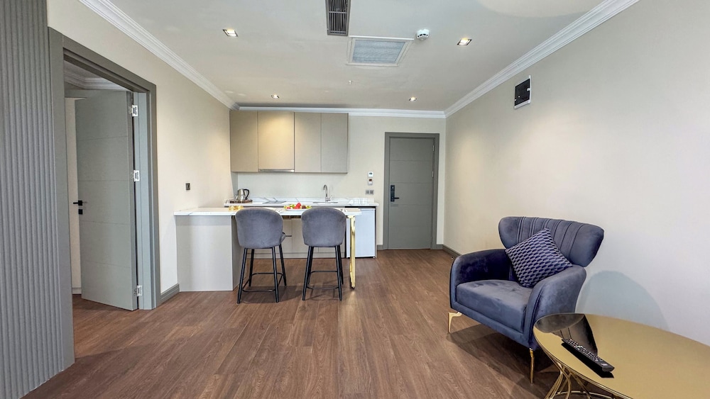 Luxury Suite, Balcony, City View