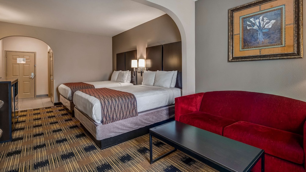 Suite, 2 Queen Beds, Non Smoking, Refrigerator & Microwave - Photo 1