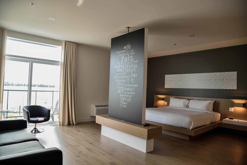 Junior Suite, 1 King Bed with Sofa bed, Lake View