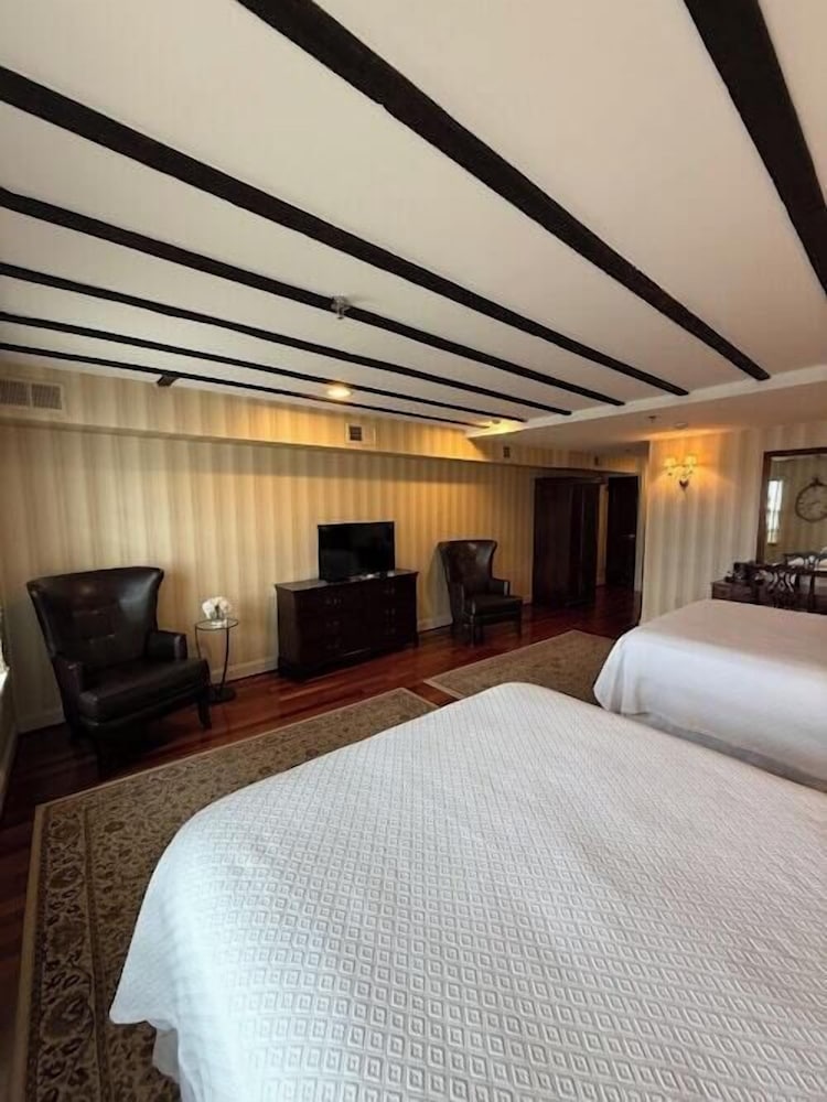 Double Room, Queen BED JACUZZI with the Riverview