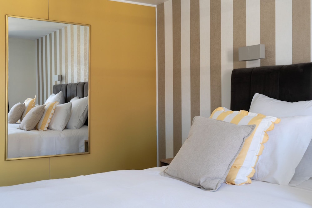 Executive Suite, Ensuite