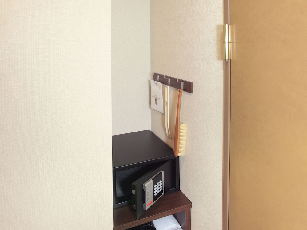 Standard Double Room, Non Smoking  (Renovation: Noise 8:00-18:00, Jan 5-Sep 30, 2026) photo 3