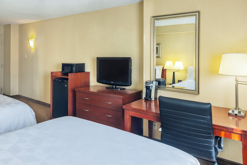 Premium Room, 2 Queen Beds - Photo 5