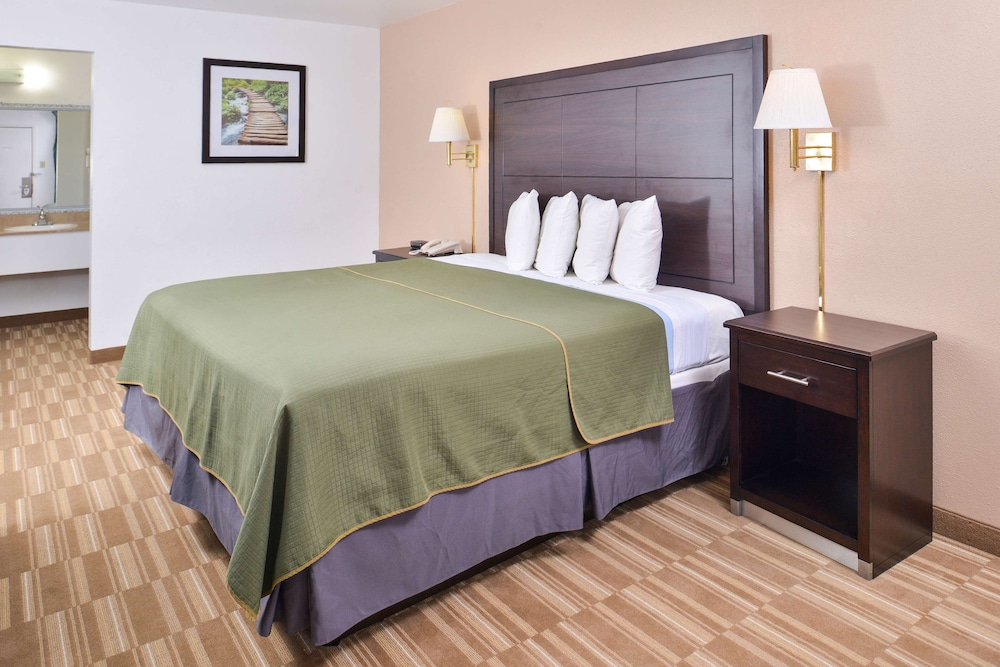 Room, 1 King Bed, Non Smoking - Photo 1