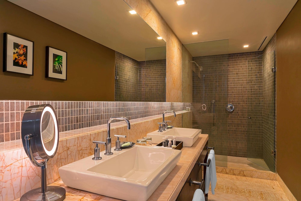 Club Suite, 1 King Bed, Valley View - Photo 2