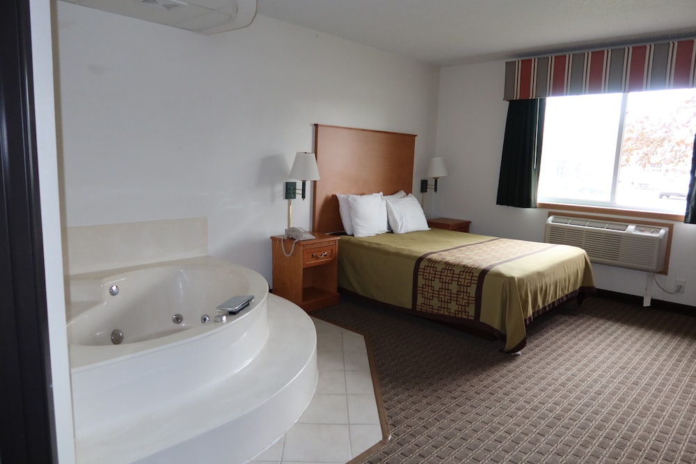 Suite, 1 Queen Bed, Accessible, Non Smoking (Jetted Tub)