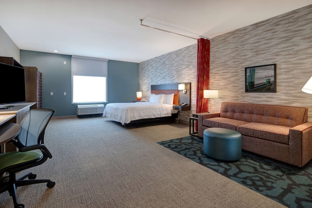 Studio, 1 King Bed, Accessible (Roll-In Shower) - Photo 2