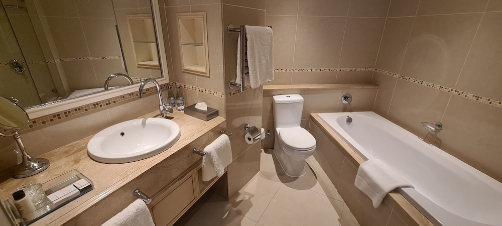 Executive Room thumbnail 6