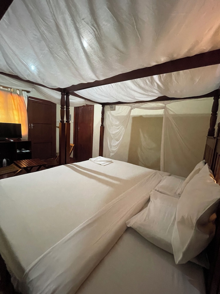 Standard Double Room, 1 Bedroom, Lake View, Corner photo 2