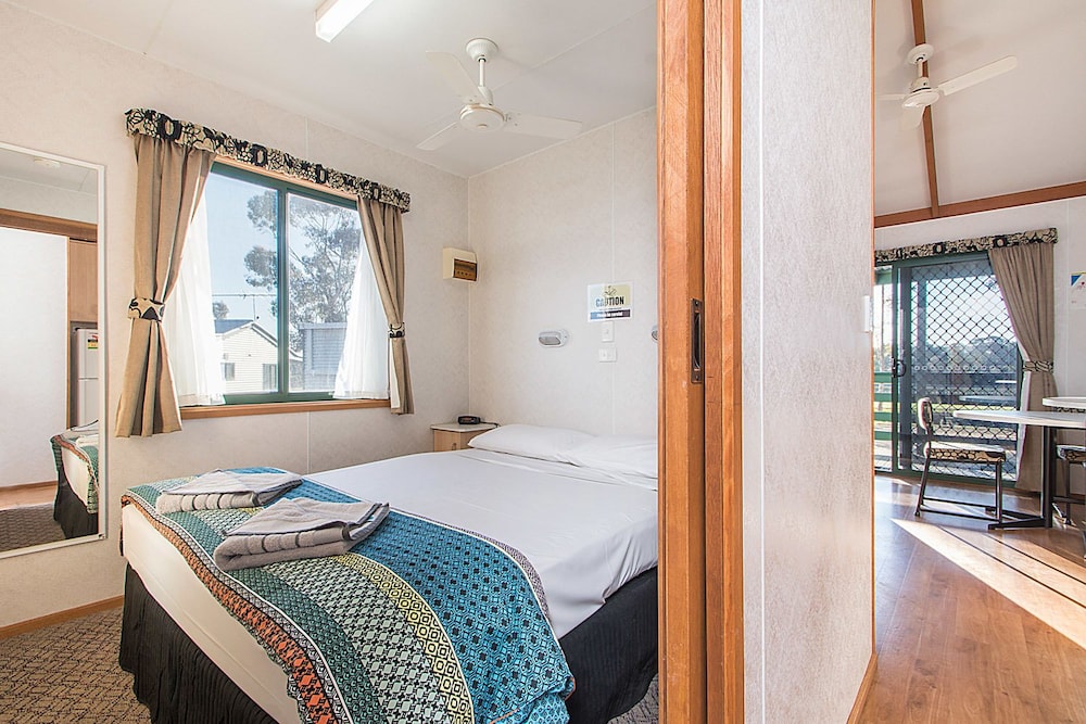 Standard Suite, 2 Bedrooms, Kitchenette (Bush Cabin 2 night) - Linen extra charge photo 2