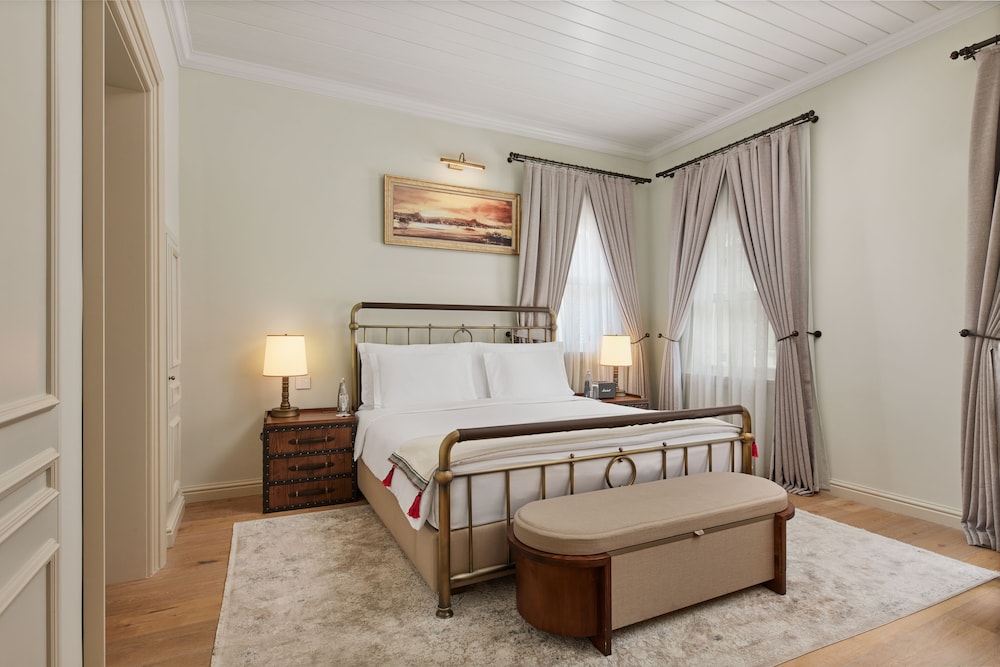 Courtyard Suite - Photo 5