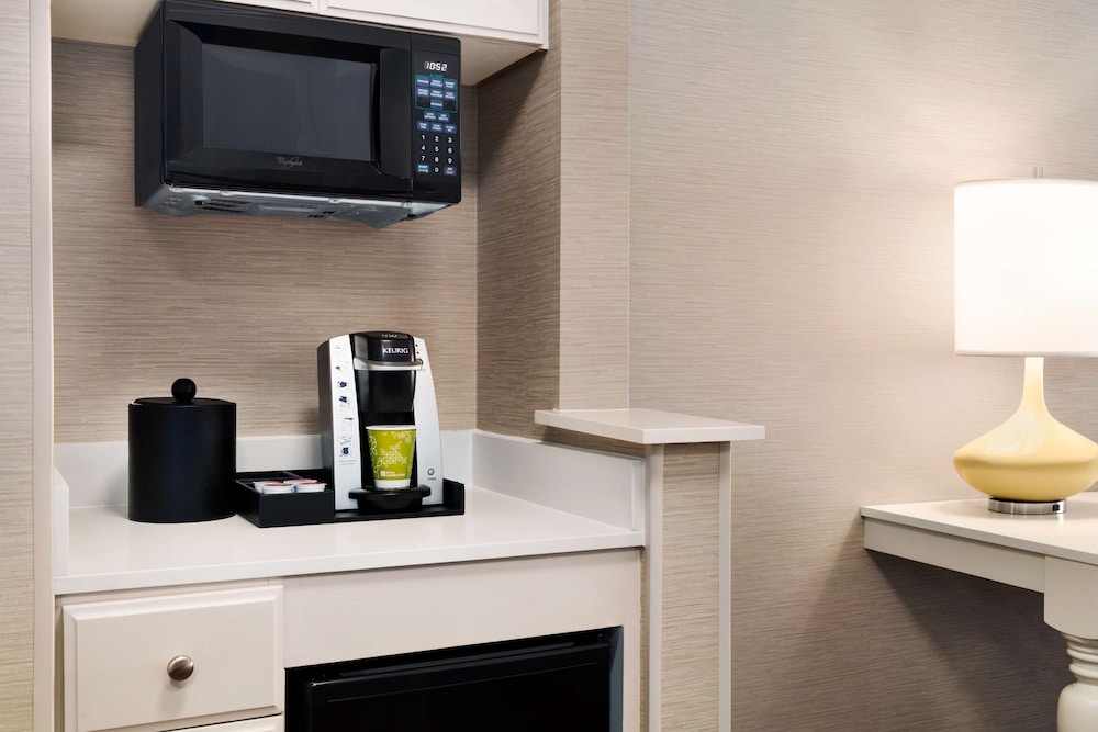 Room, 2 Double Beds, Accessible (Mobility & Hearing, Roll-in Shower) - Photo 4